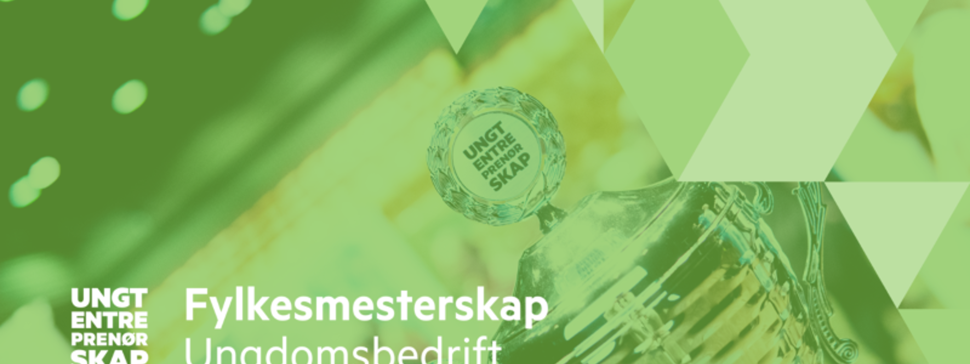 Bilde av ein pokal merka ungt entreprenørskap med grøn bakgrunn