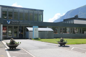 Inngangspartiet til Høyanger vgs.